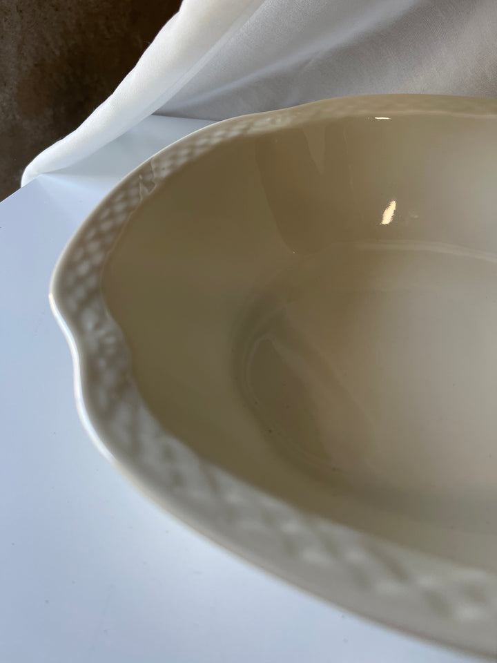 Bing &amp;amp; Grondahl Elegance, Cream Potato Bowl No 43. Measures 24.5 cm x 24.5 cm x 7 cm