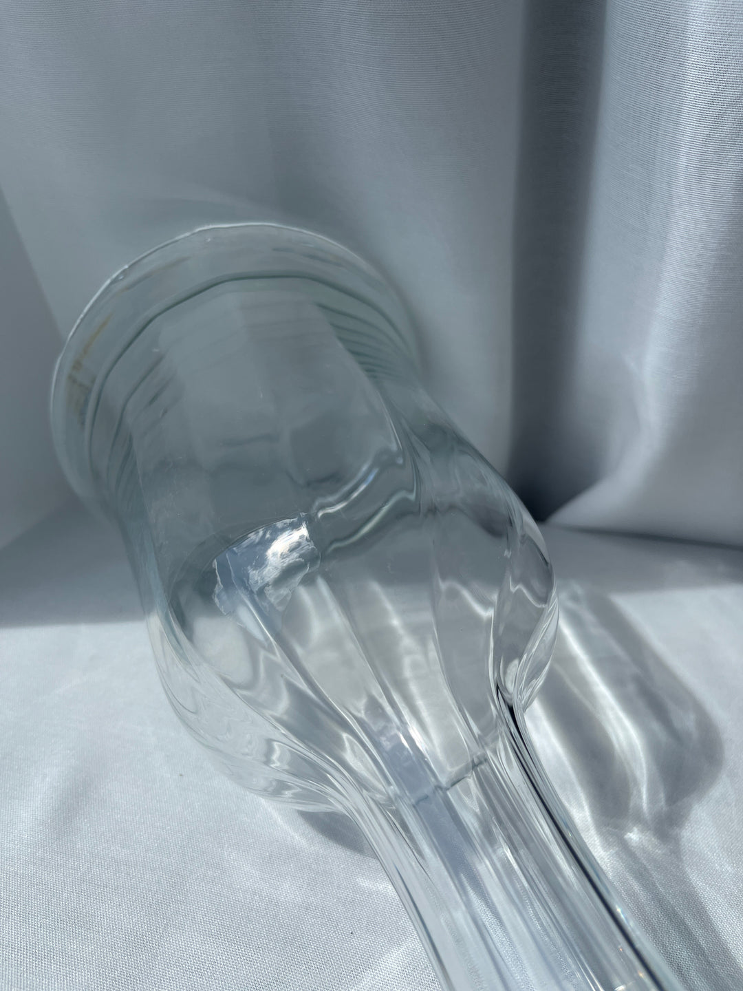 Carafe with groove effect and beautiful glass stopper