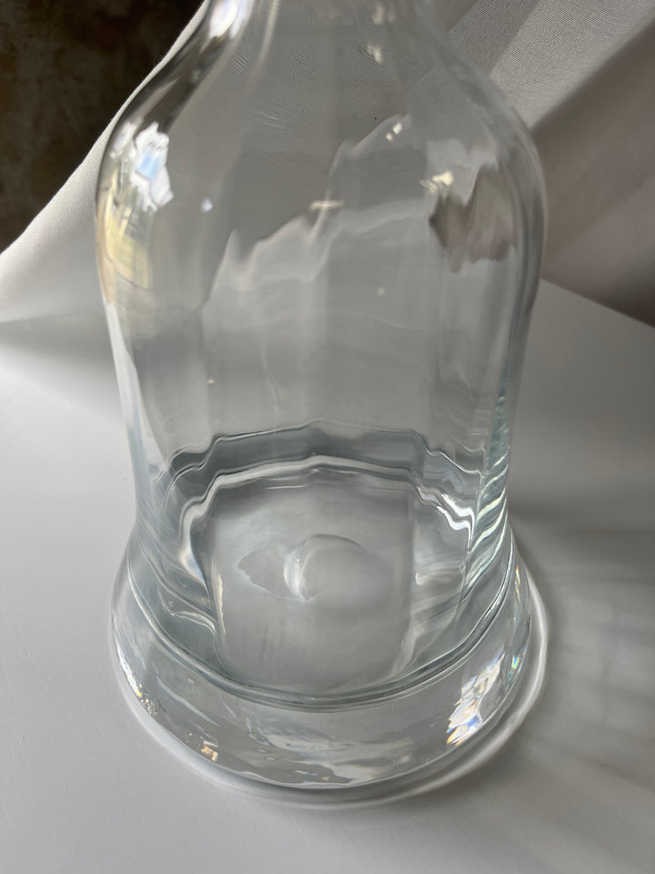Carafe with groove effect and beautiful glass stopper