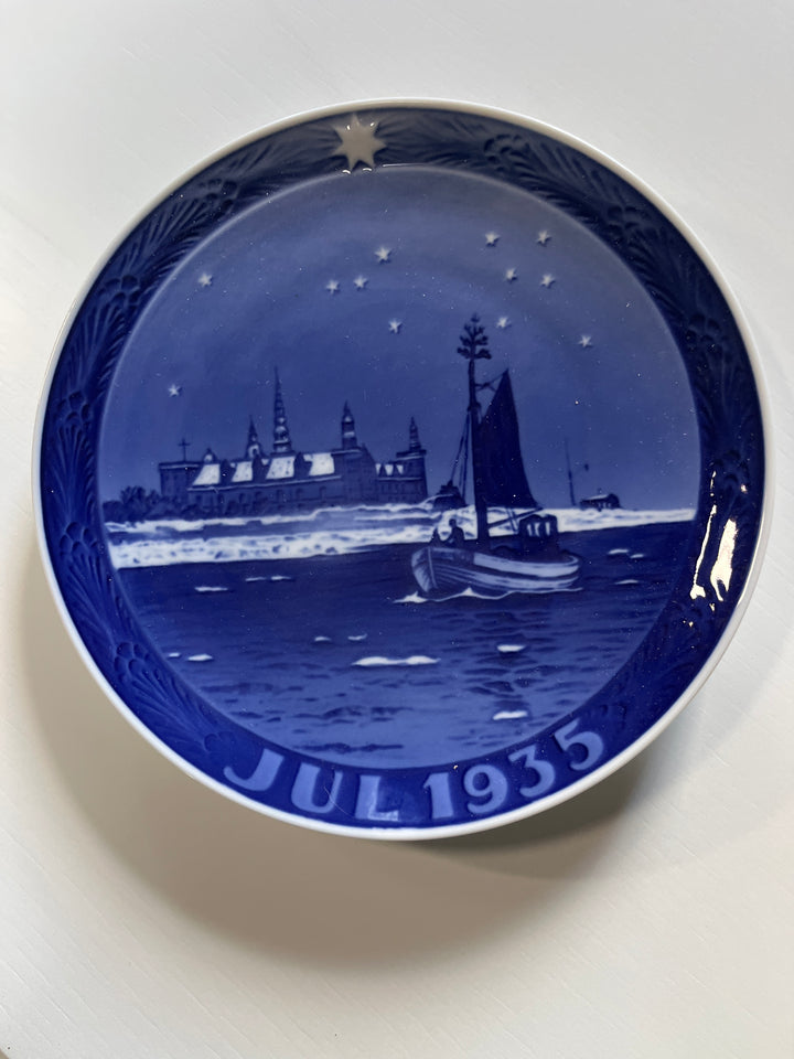 Royal Copenhagen Christmas plate 1935