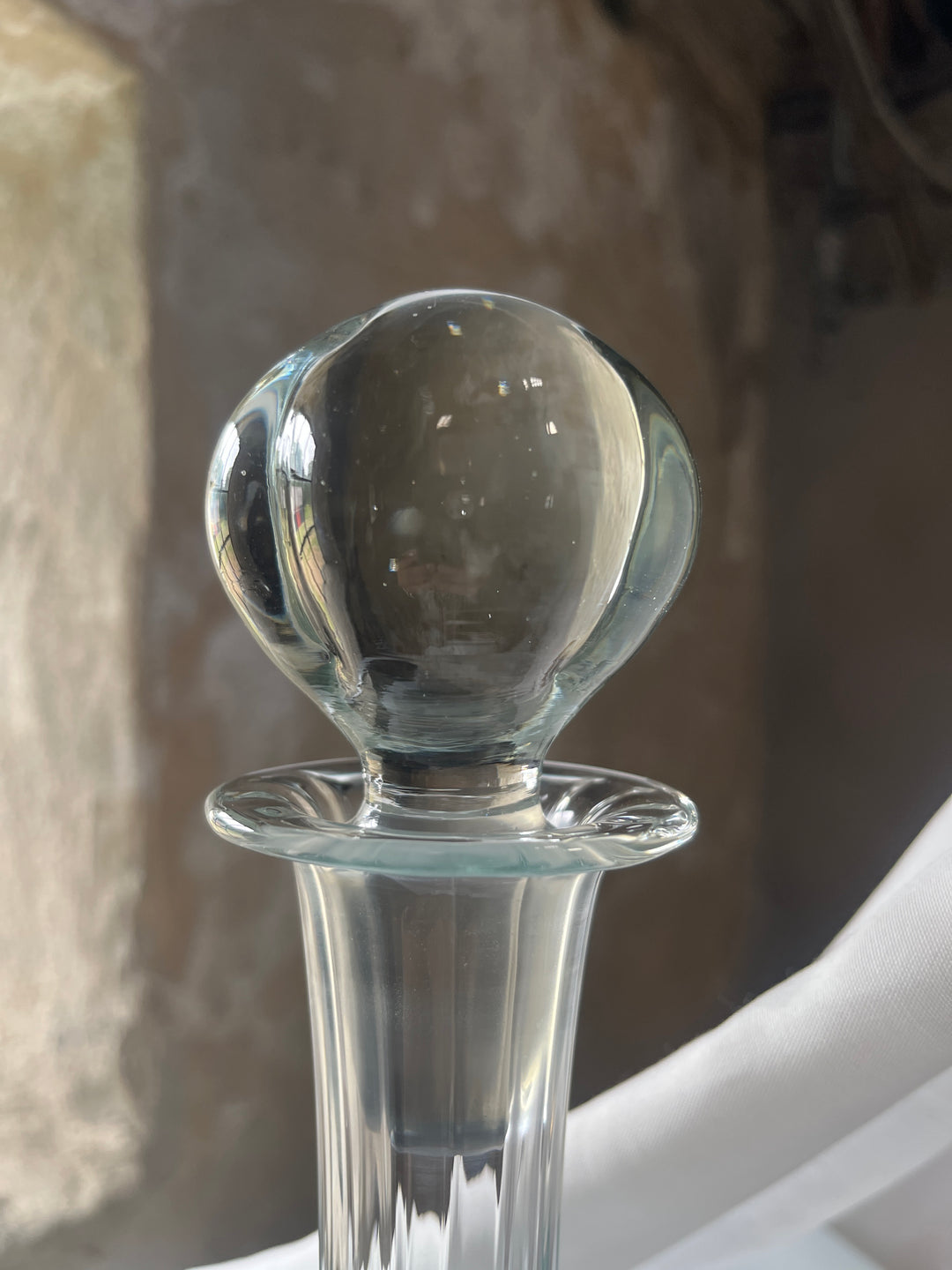 Carafe with groove effect and beautiful glass stopper