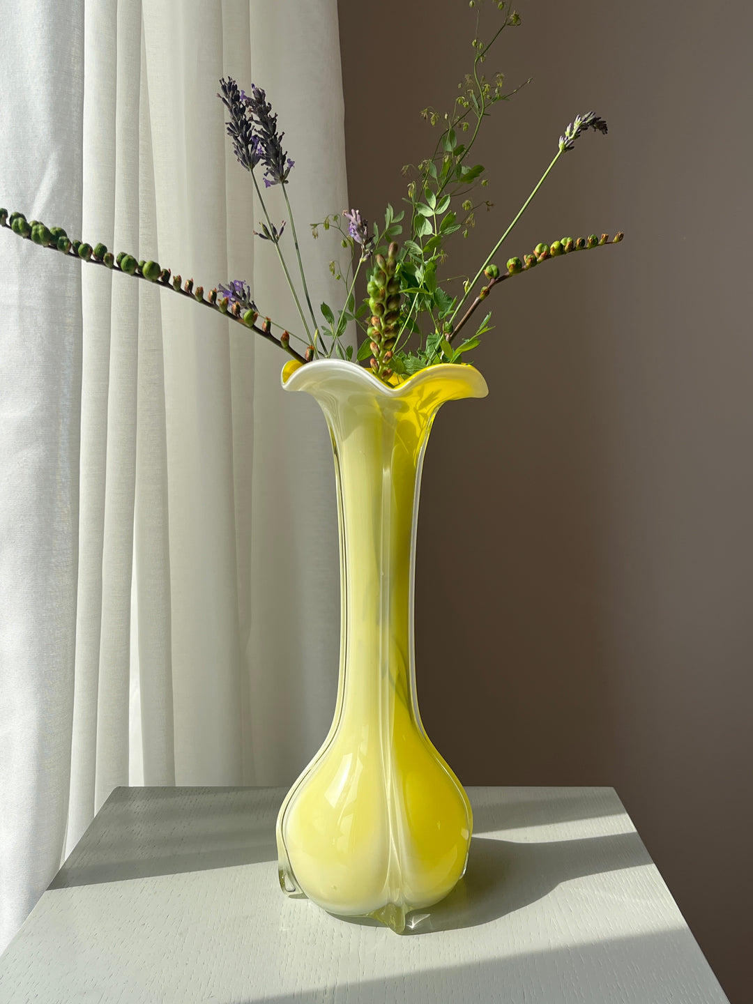 Vintage Gul opaline vase