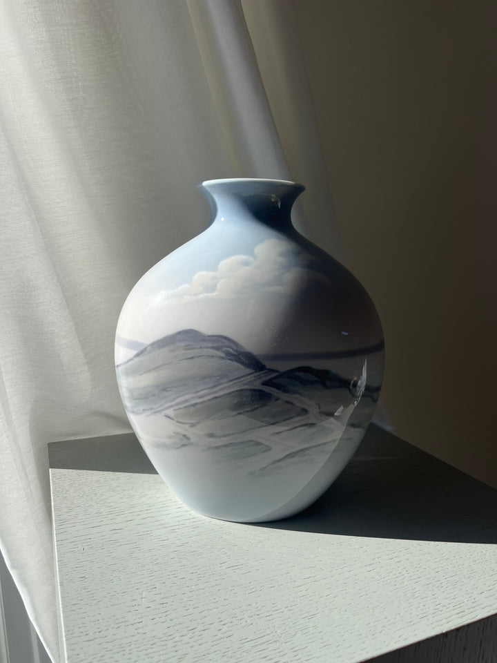 Bing og Grøndahl vase model 8788/506