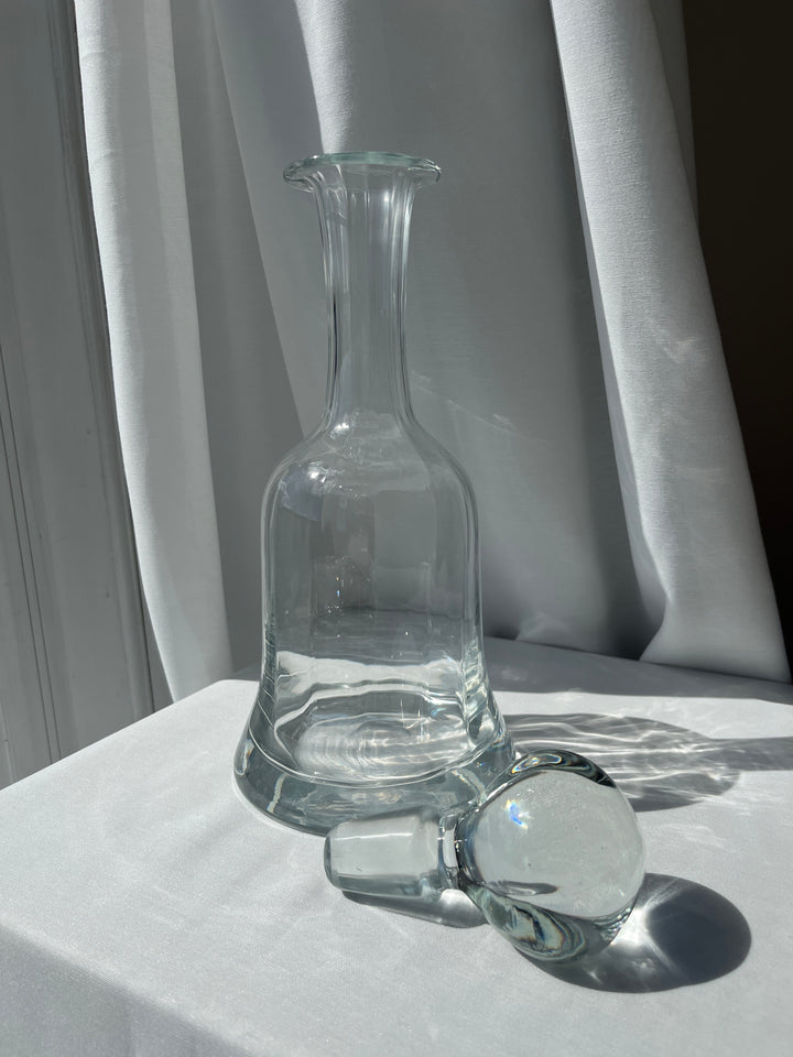Carafe with groove effect and beautiful glass stopper