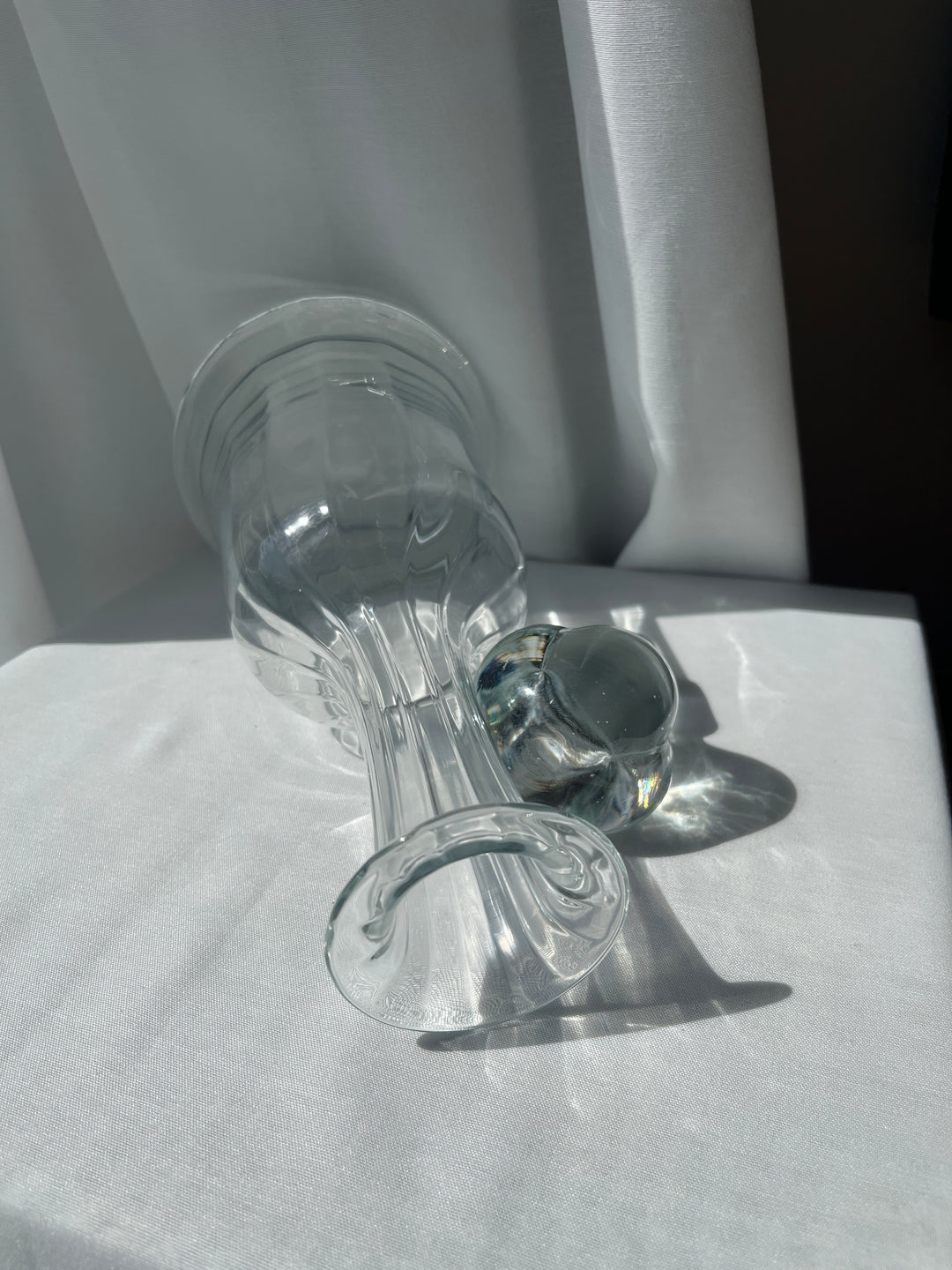 Carafe with groove effect and beautiful glass stopper