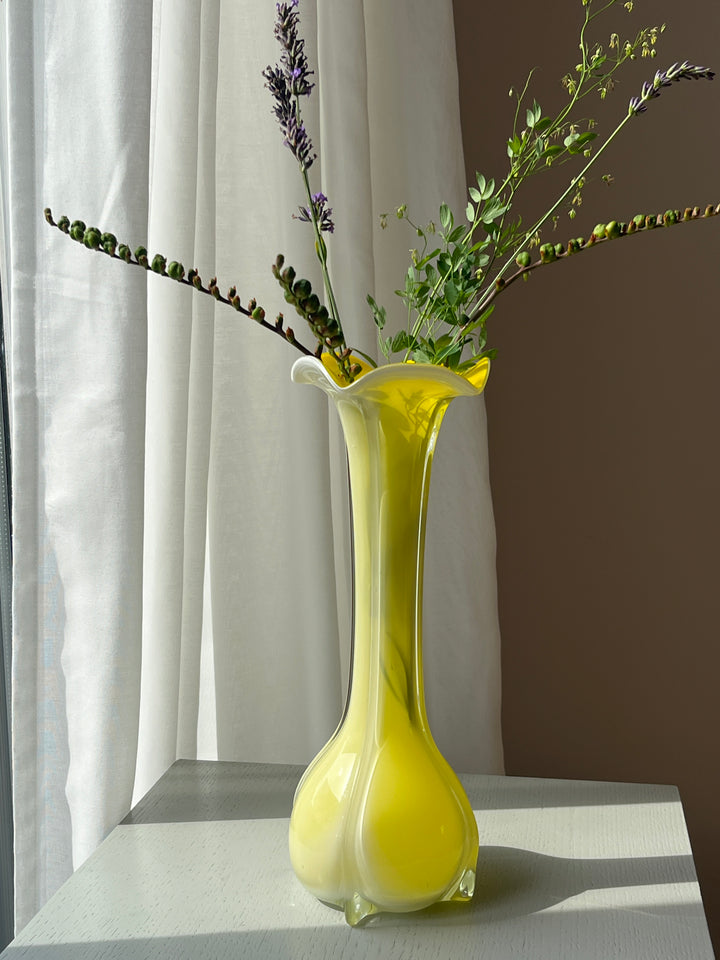 Vintage Gul opaline vase