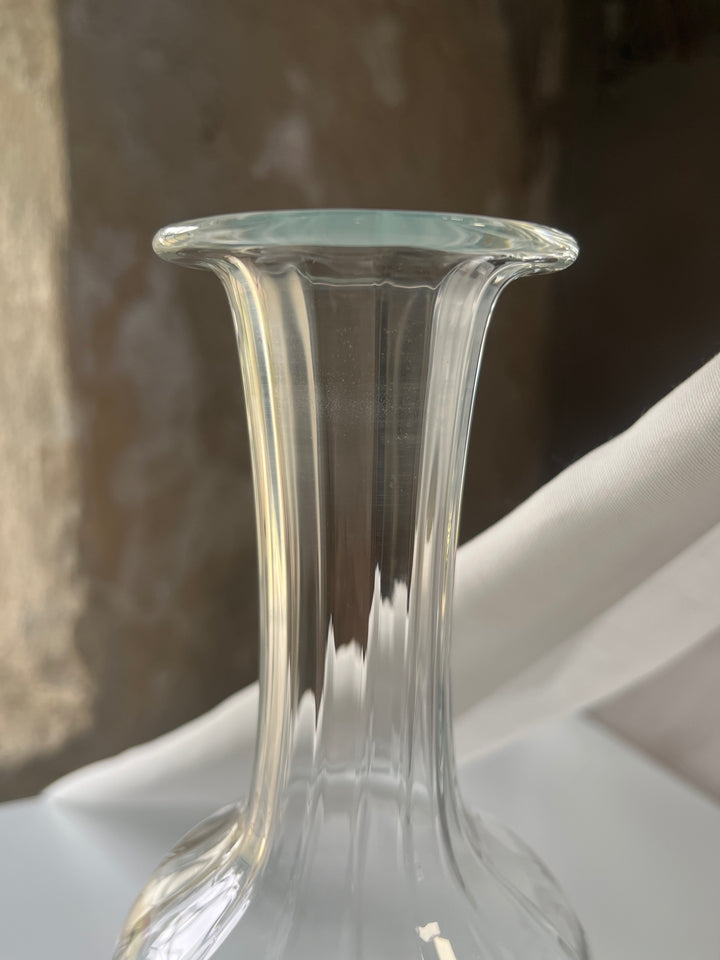 Carafe with groove effect and beautiful glass stopper