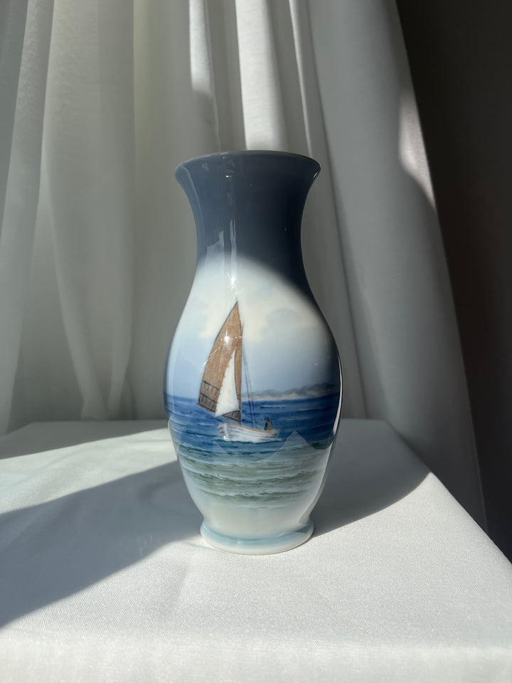 Royal Copenhagen Vase ‘Sejlbåd’