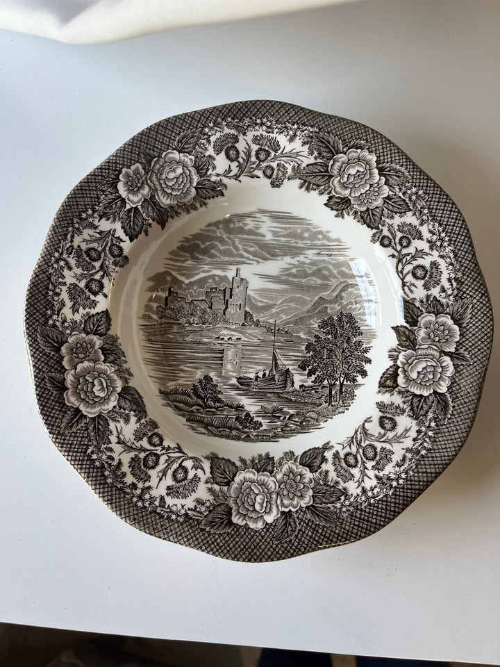 Dyb tallerken “Lochs of Scotland” made in England