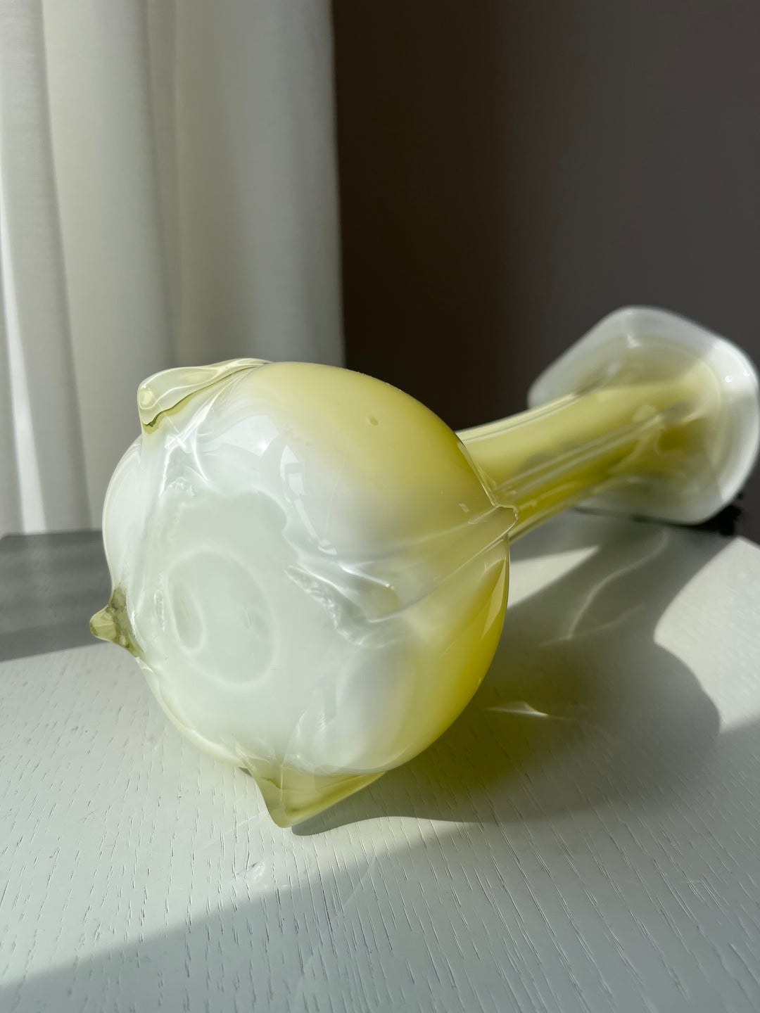 Vintage Gul opaline vase