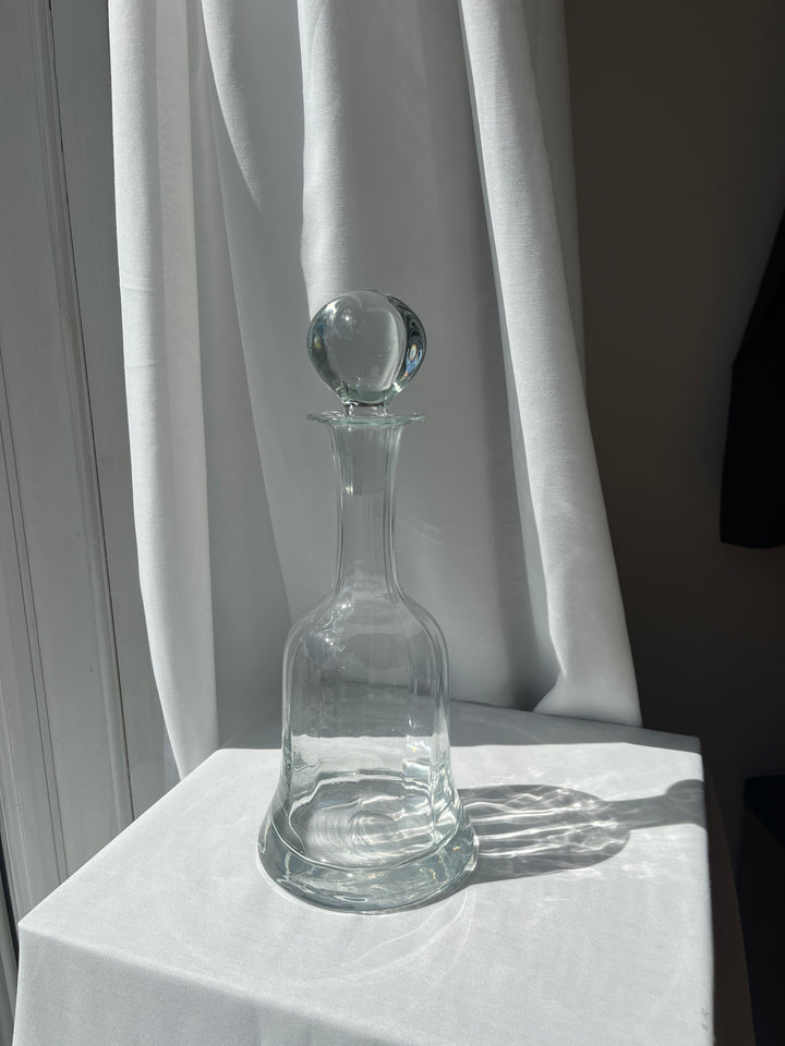 Carafe with groove effect and beautiful glass stopper