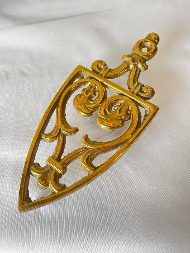 (MB)Brass iron coaster suitable as a table coaster or wall hanging. (lot 377)