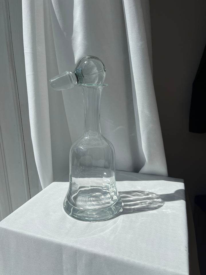 Carafe with groove effect and beautiful glass stopper