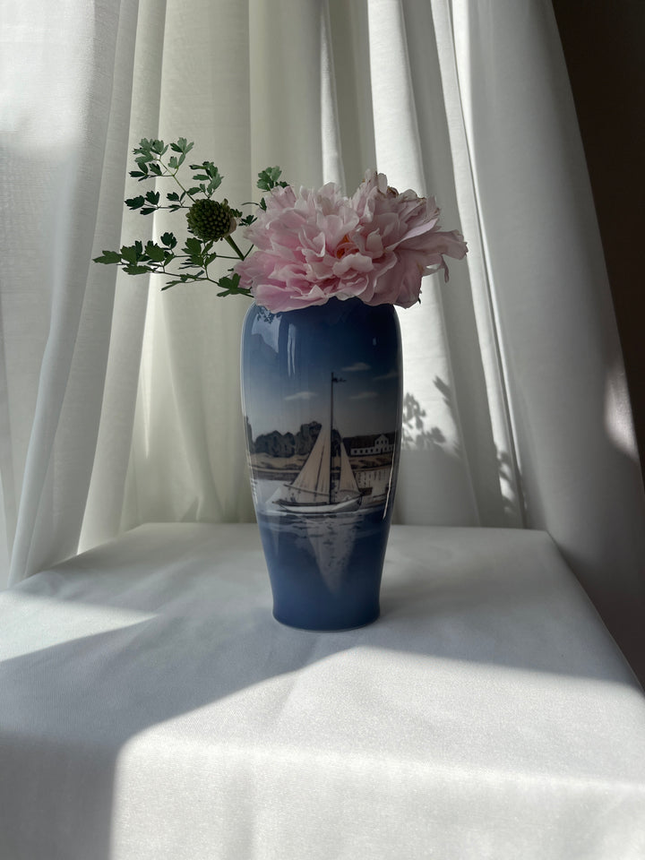 Royal Copenhagen vase med Sejlskib i Guldborgsund nr. 4468
