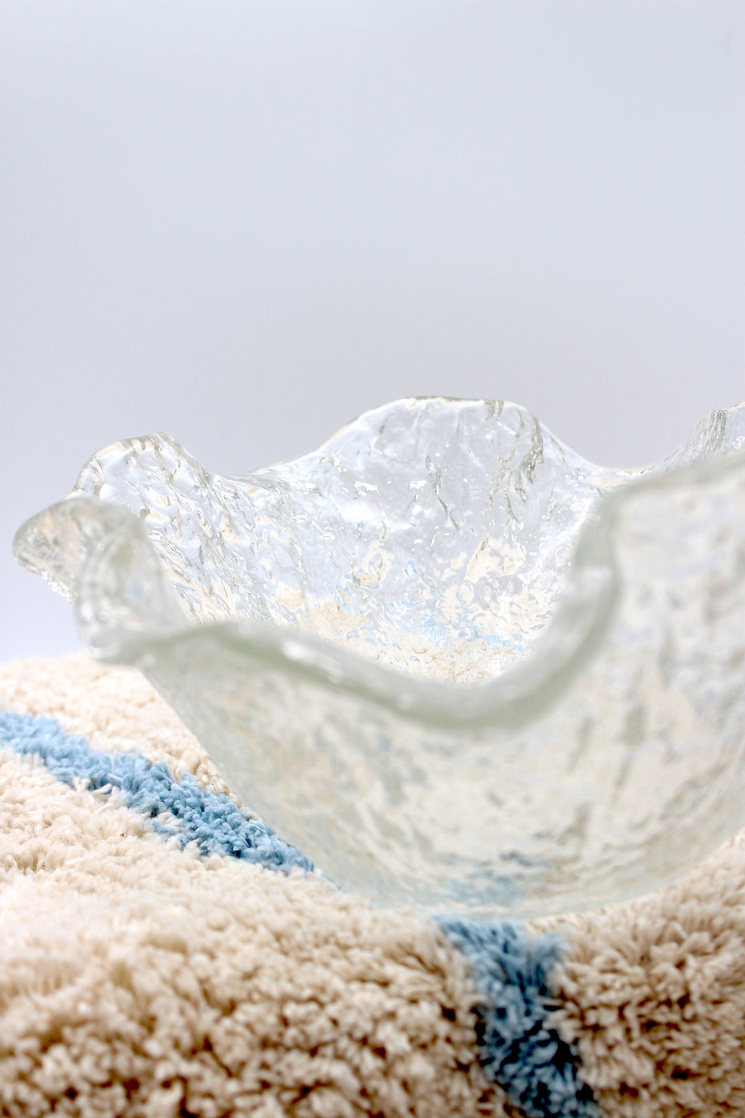 Wave edge glass bowl
