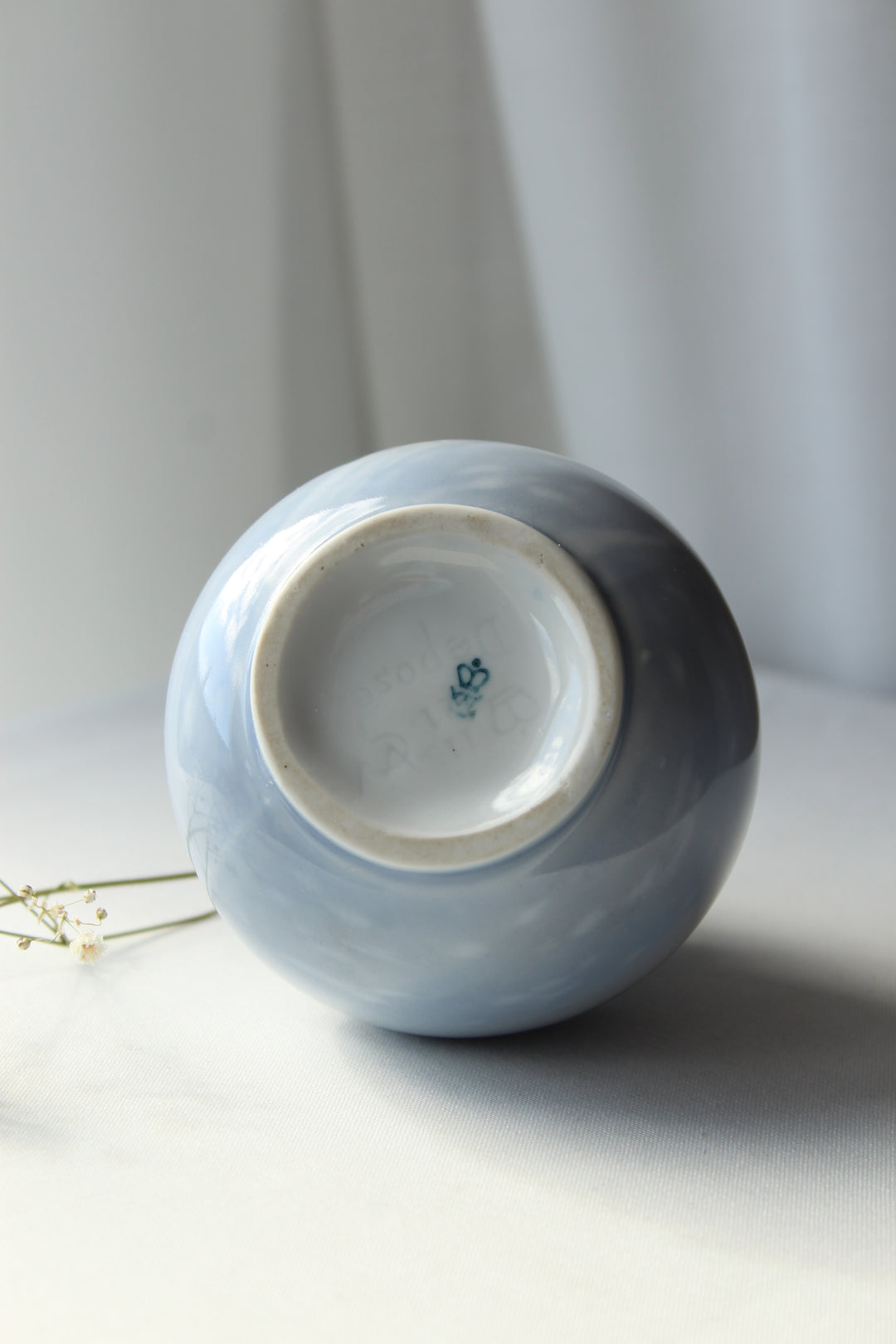 Round vase with winter motif