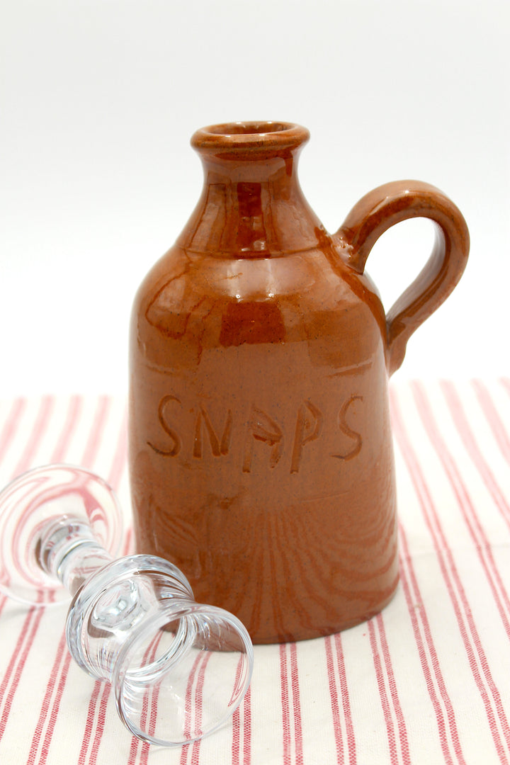 Schnapps bottle, Clay