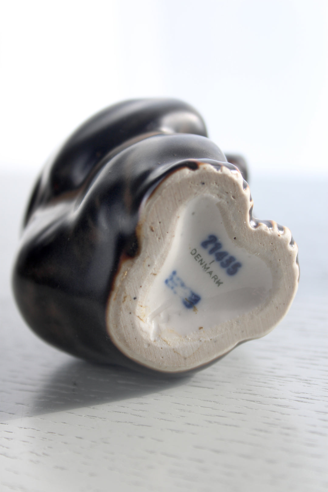 Royal Copenhagen - Sitting bear cub, no. 21435