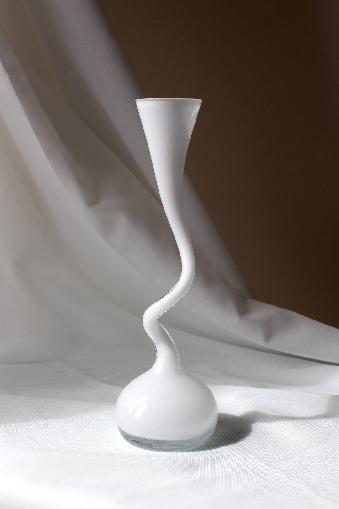 Normann - SWING vase, white