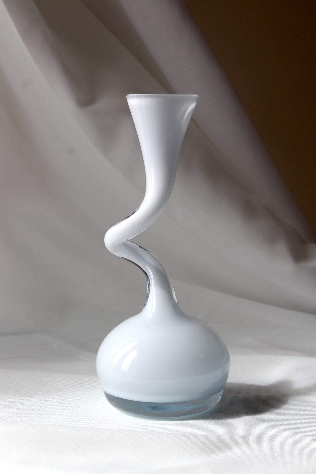 Normann - SWING vase, white