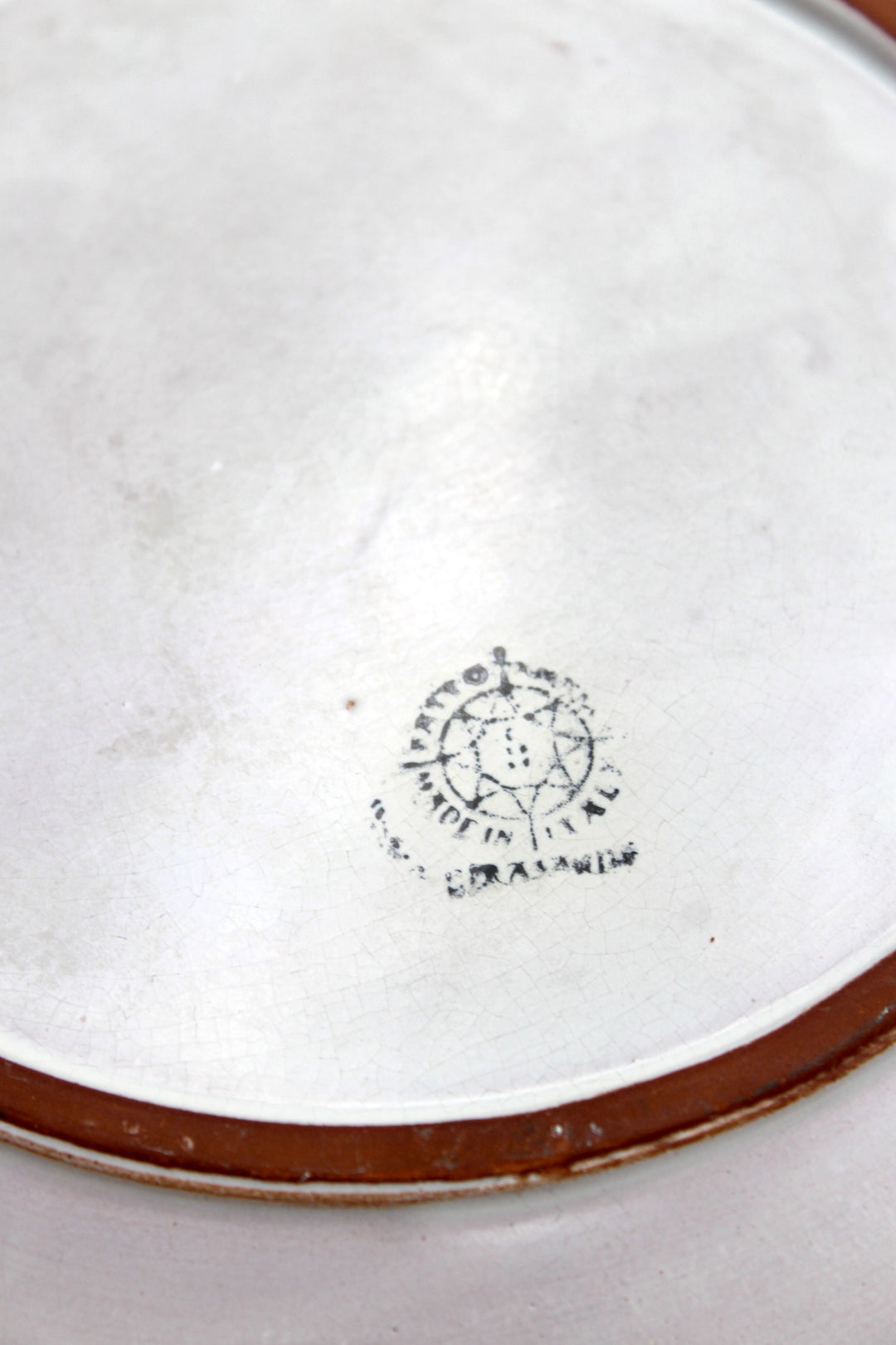 Hand-painted Italian plates, 2 pieces.